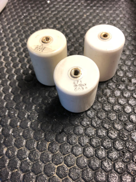 MURATA 570 PICO FARAD 40KV CERAMIC DOORKNOB CAPACITOR S 571Z 40K 307A